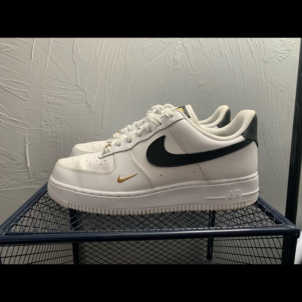 Womens Air Force 1 Low Essential